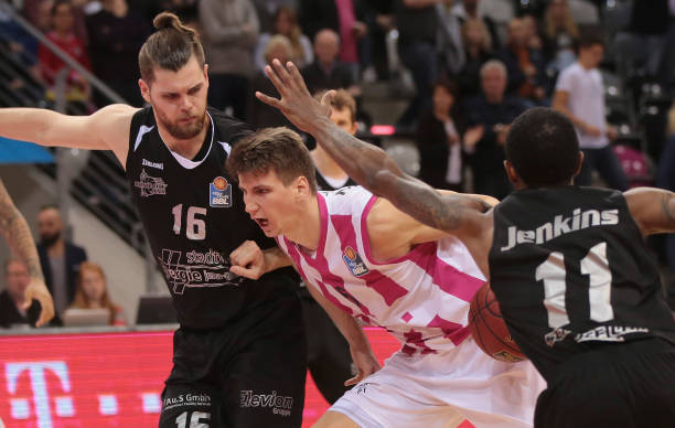 3个篮板 3个篮板