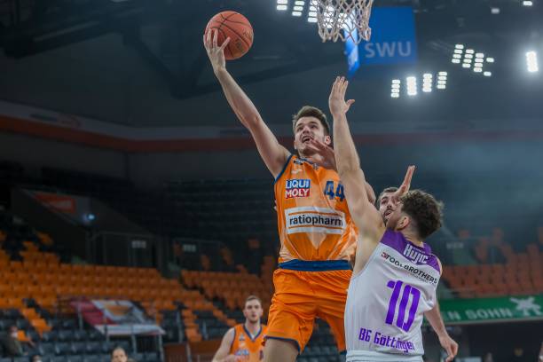 伴随巨大的 伴随巨大的