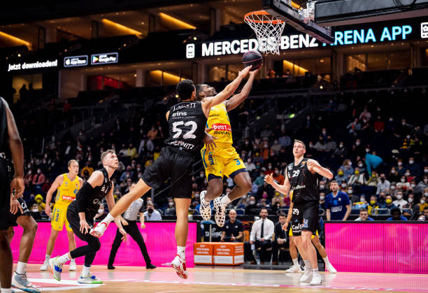 满悬念与激 满悬念与激