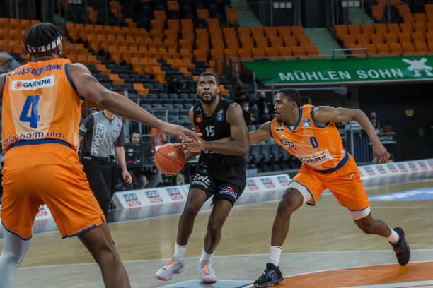 正义终获伸 正义终获伸